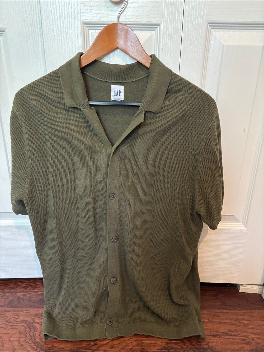 GAP Men's Olive Green Short-Sleeve Button-Down Knit Shirt
